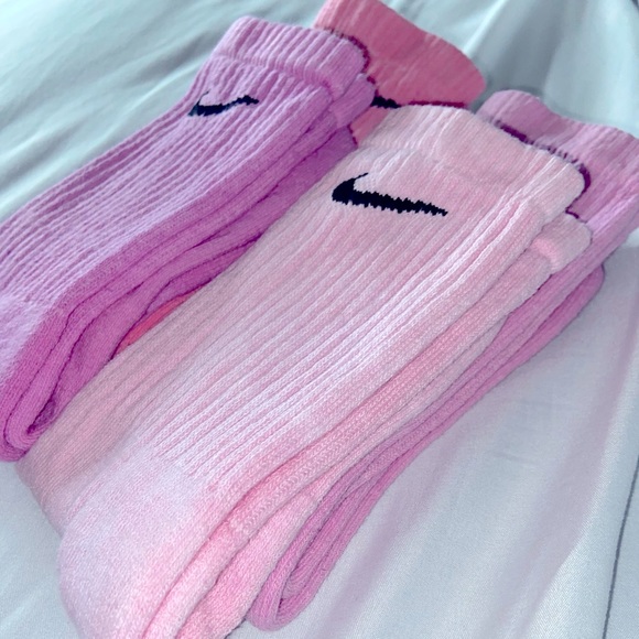 COPY - ALL PINKS 4PACK NIKE CUSTOM SOCKS 💕 - Picture 5 of 5